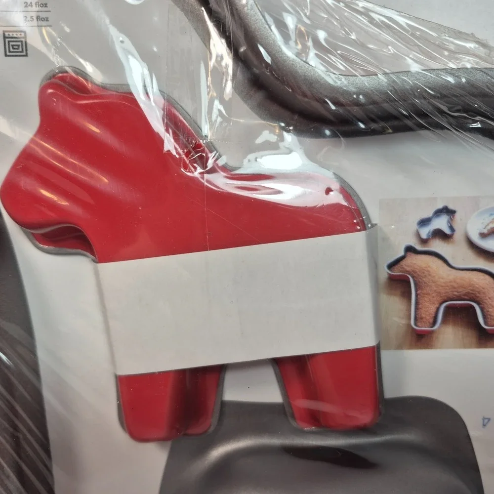 IKEA Drommar Swedish Red Horse Set of 2 Cake Pans 24 oz and  2.5 oz NEW Sealed